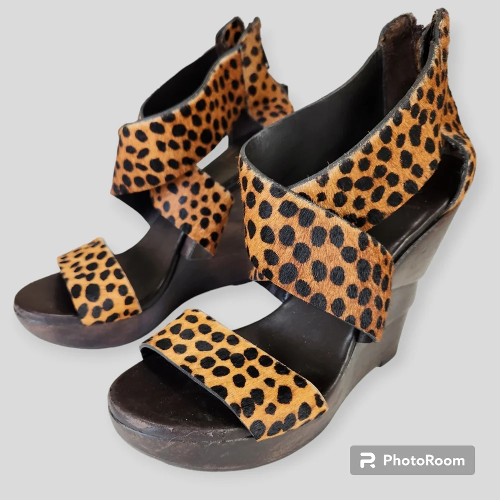 Diane Von Furstenberg Designer Mobwife Animal Print Wedge Heel size 8
